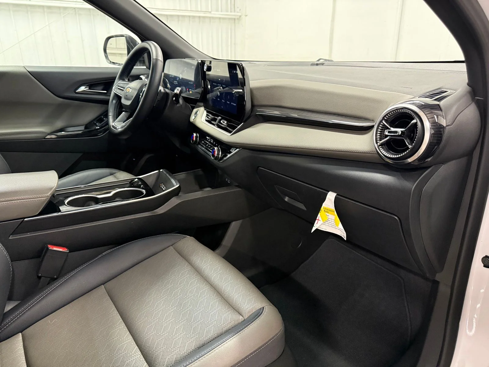 Used 2025 White Chevrolet LT image 26