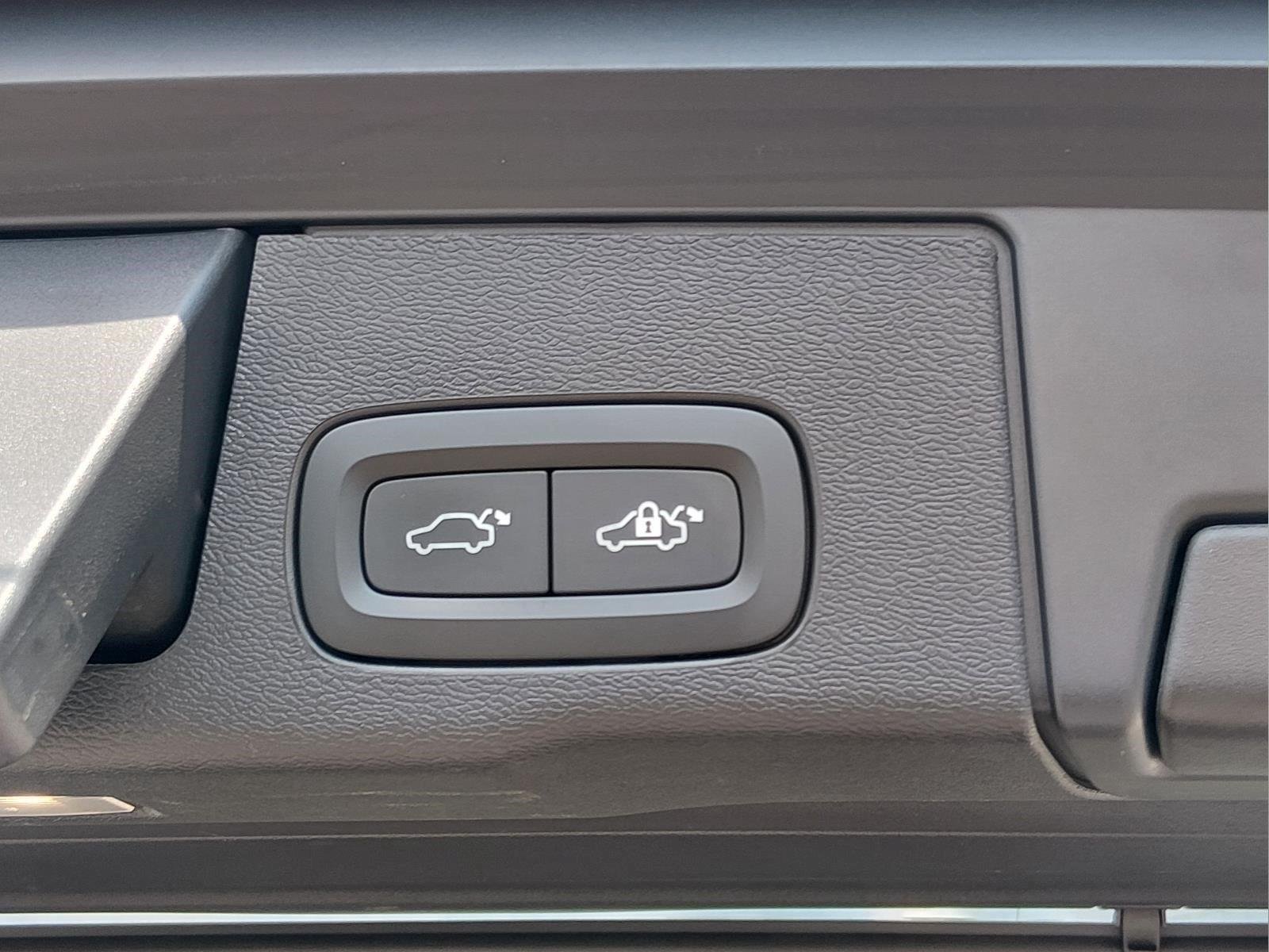 Used 2022 Silver Dawn Metallic Volvo Inscription image 22