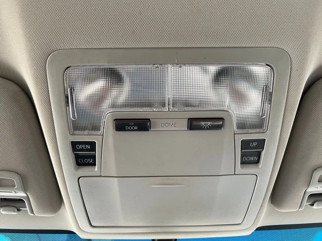 Used 2015 Gray Toyota XLE Premium image 21