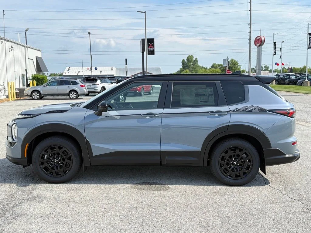 New 2026 Gray Mitsubishi Trail Edition image 4