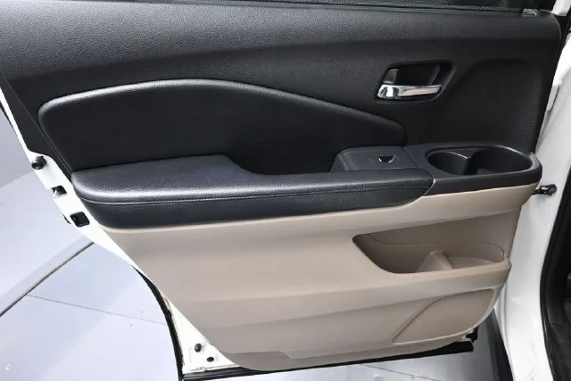 Used 2017 White Honda Touring image 13