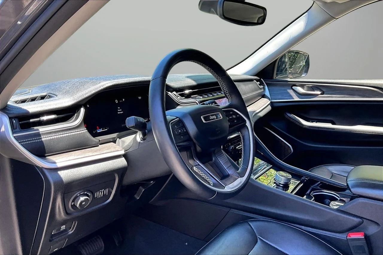 Used 2022 Gray Jeep Limited image 19