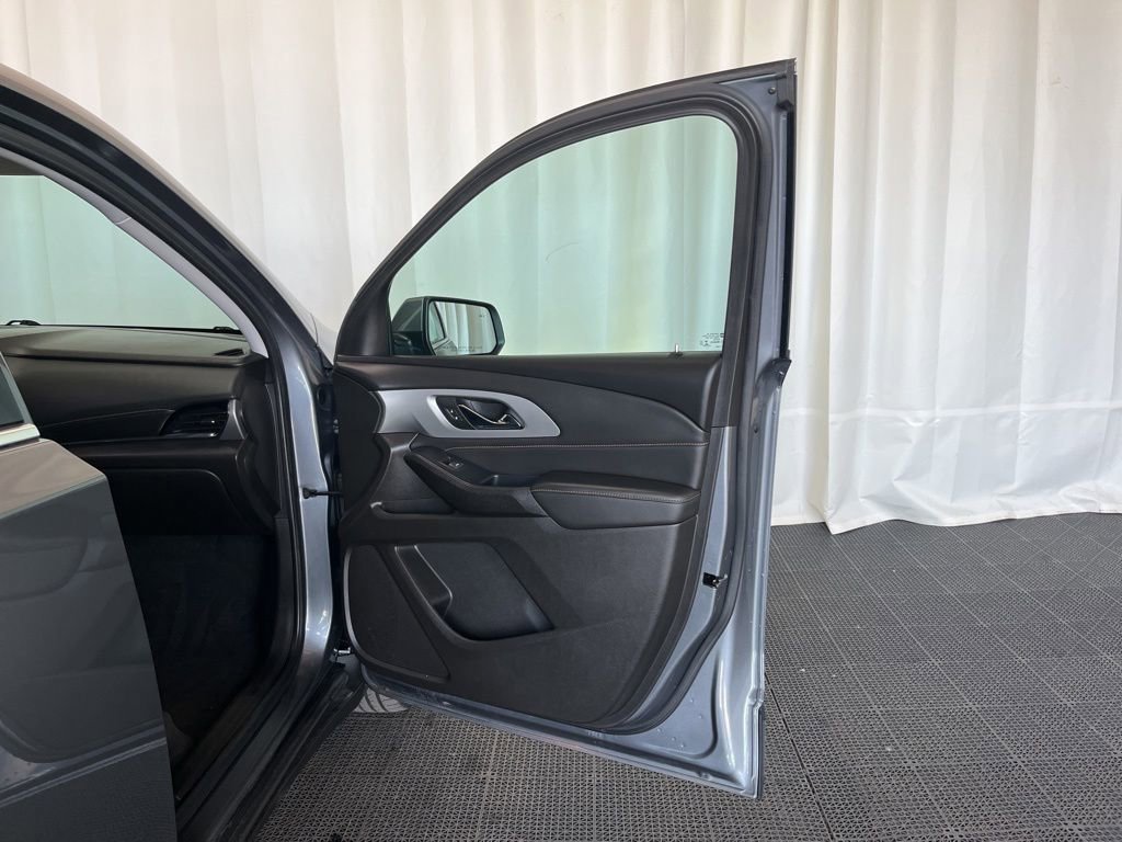 Used 2021 Satin Steel Metallic Chevrolet LT Cloth image 18