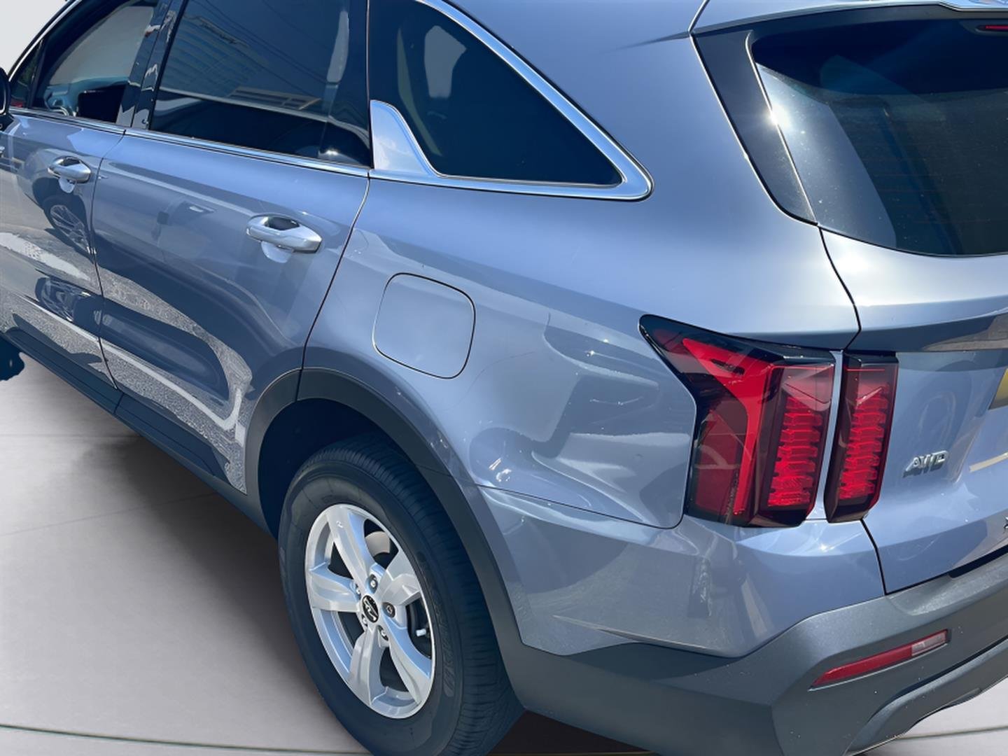 Used 2022 Everlasting Silver Kia LX image 5