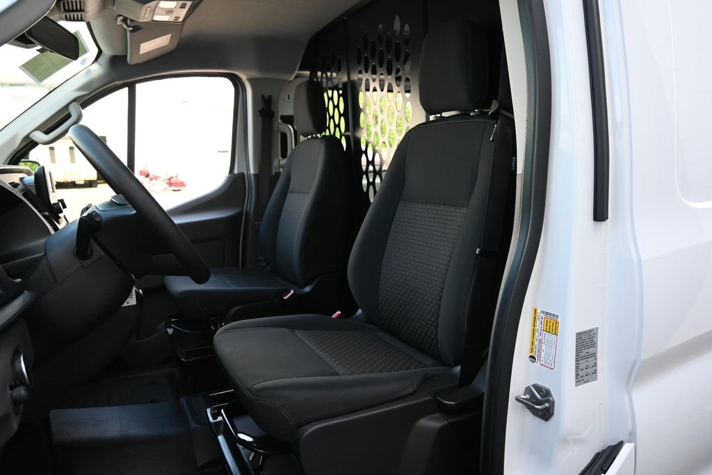 Used 2025 Oxford White Ford Base image 19
