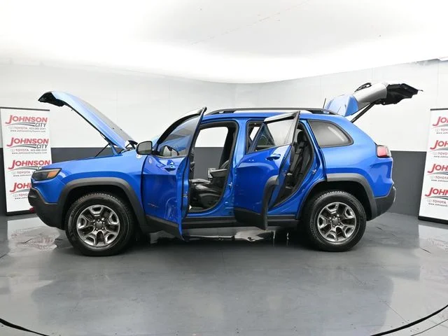 Used 2019 Blue Jeep Trailhawk image 31