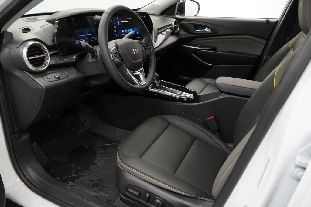 New 2026 Summit White Chevrolet ACTIV image 10