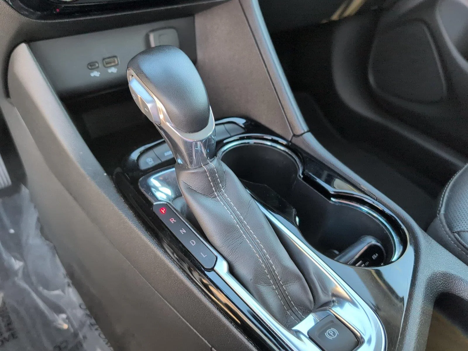 Used 2024 Summit White Buick Sport Touring image 18