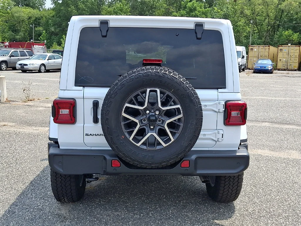 New 2026 Bright White Clear-Coat Exterior Paint Jeep Sahara image 7