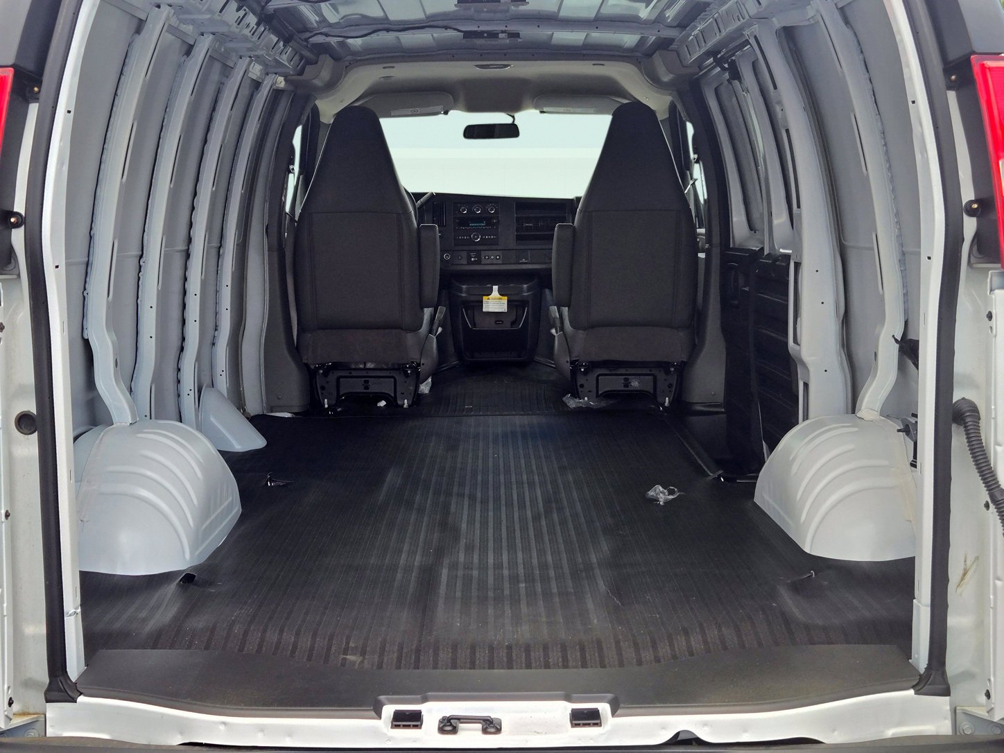 2025 Chevrolet Express Cargo Work Van - Photo 9