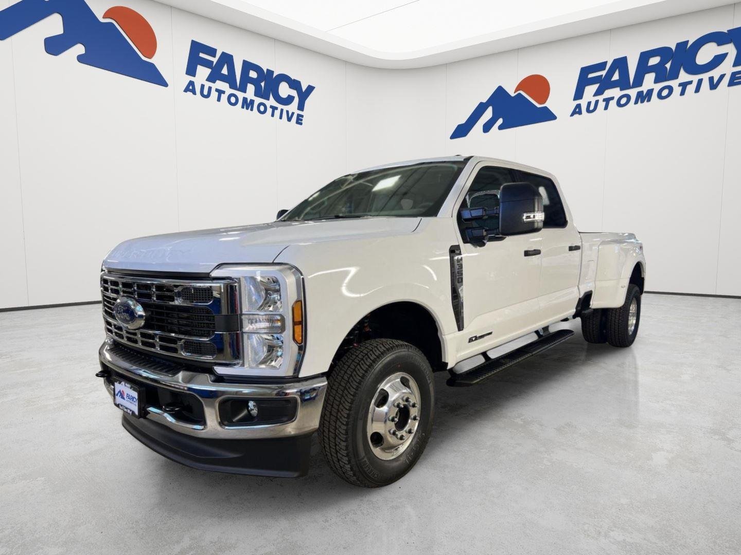 New 2026 Oxford White Ford F-350® XLT image 1
