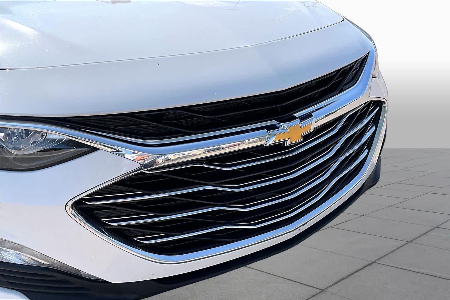 Used 2025 White Chevrolet LT image 28