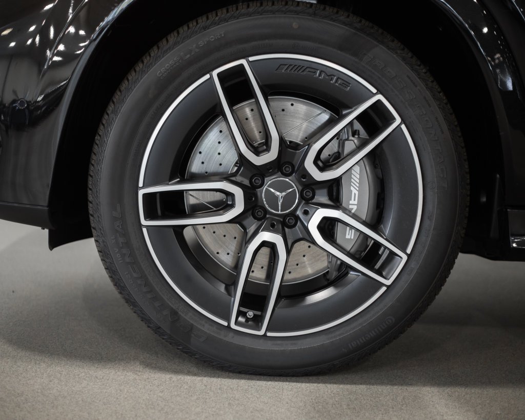 New 2027 Obsidian Black Metallic Mercedes-Benz GLE 53e AMG® image 4
