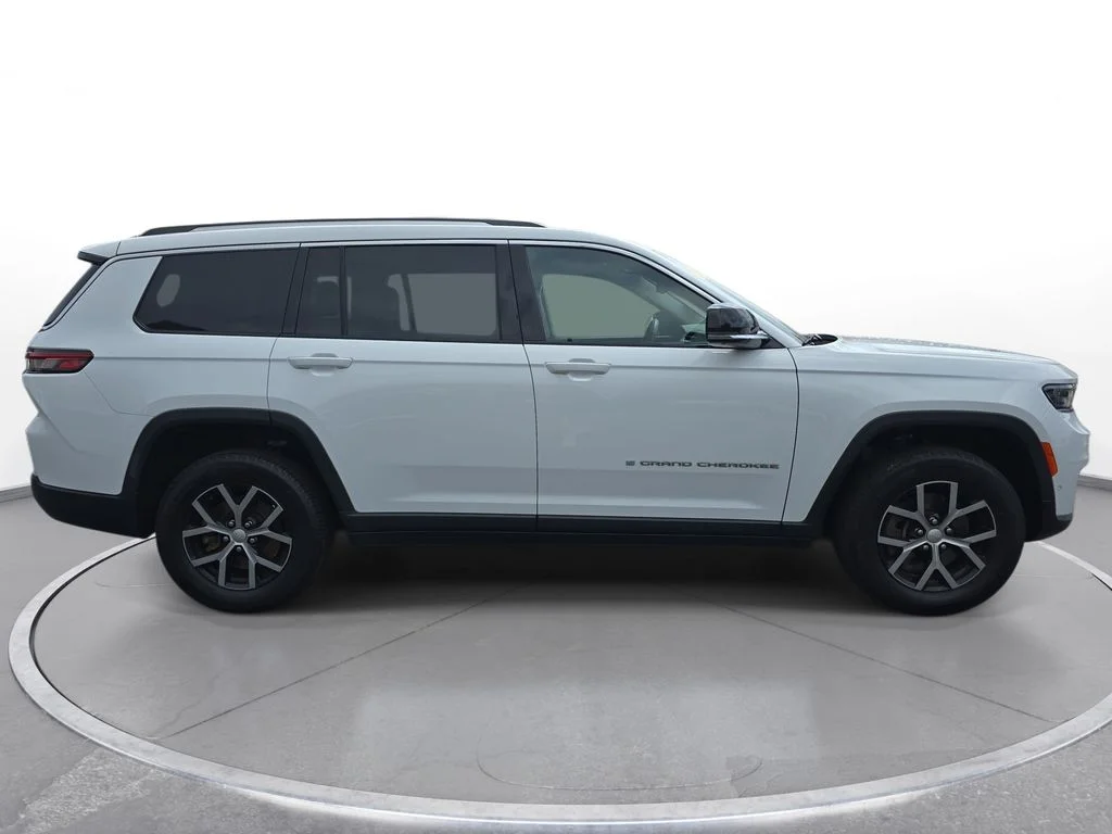 Used 2023 White Jeep Limited image 4
