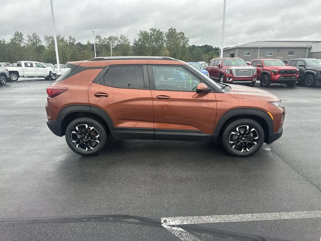 Used 2021 Orange Chevrolet LT image 9