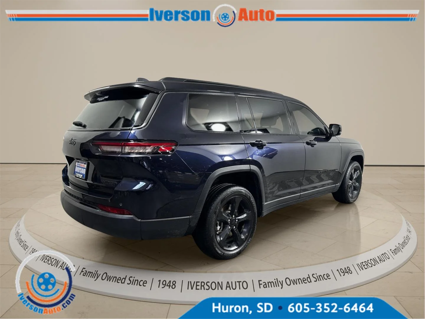 Used 2024 Midnight Sky Jeep Limited image 10
