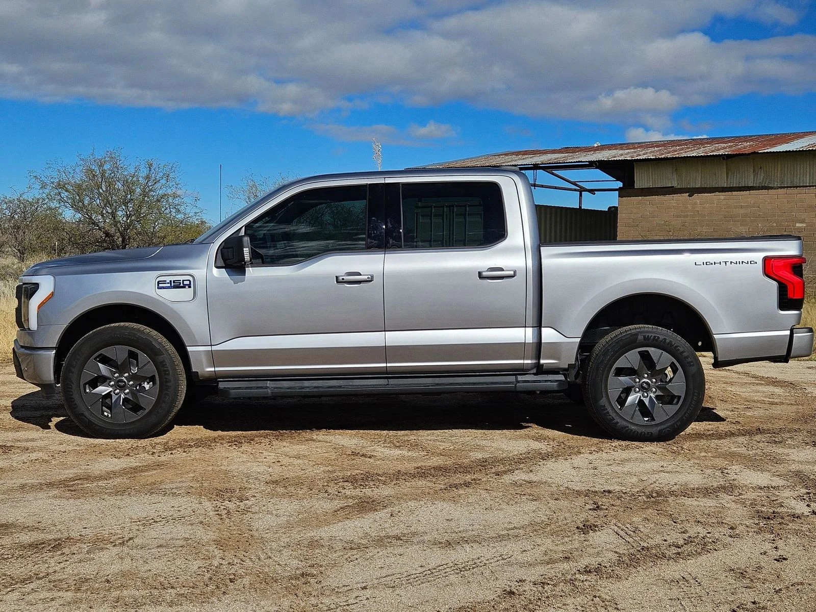2025 Ford F-150 Lightning Flash - Photo 9