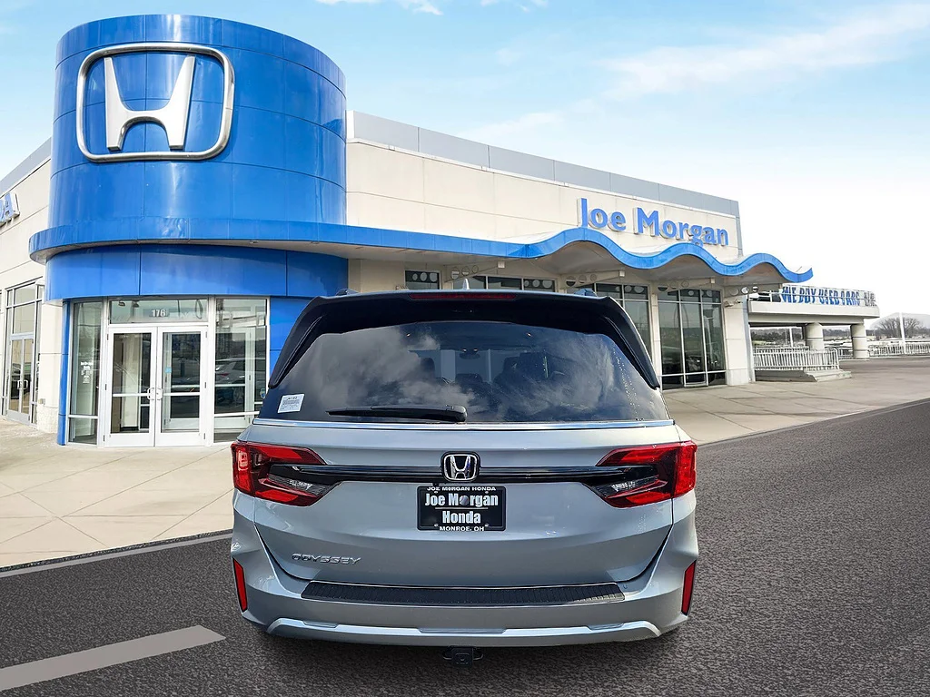 New 2027 Solar Silver Metallic Honda EX-L image 4