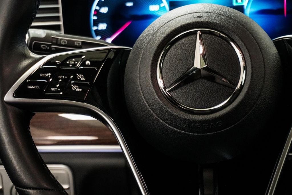 Used 2025 Black Mercedes-Benz GLE 450e image 16