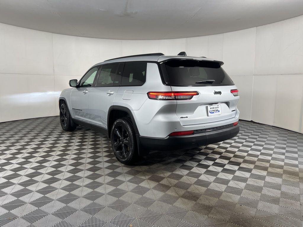 Used 2025 Silver Zynith Jeep Limited image 6