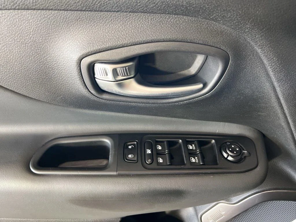 Used 2022 Graphite Gray Jeep Latitude image 15