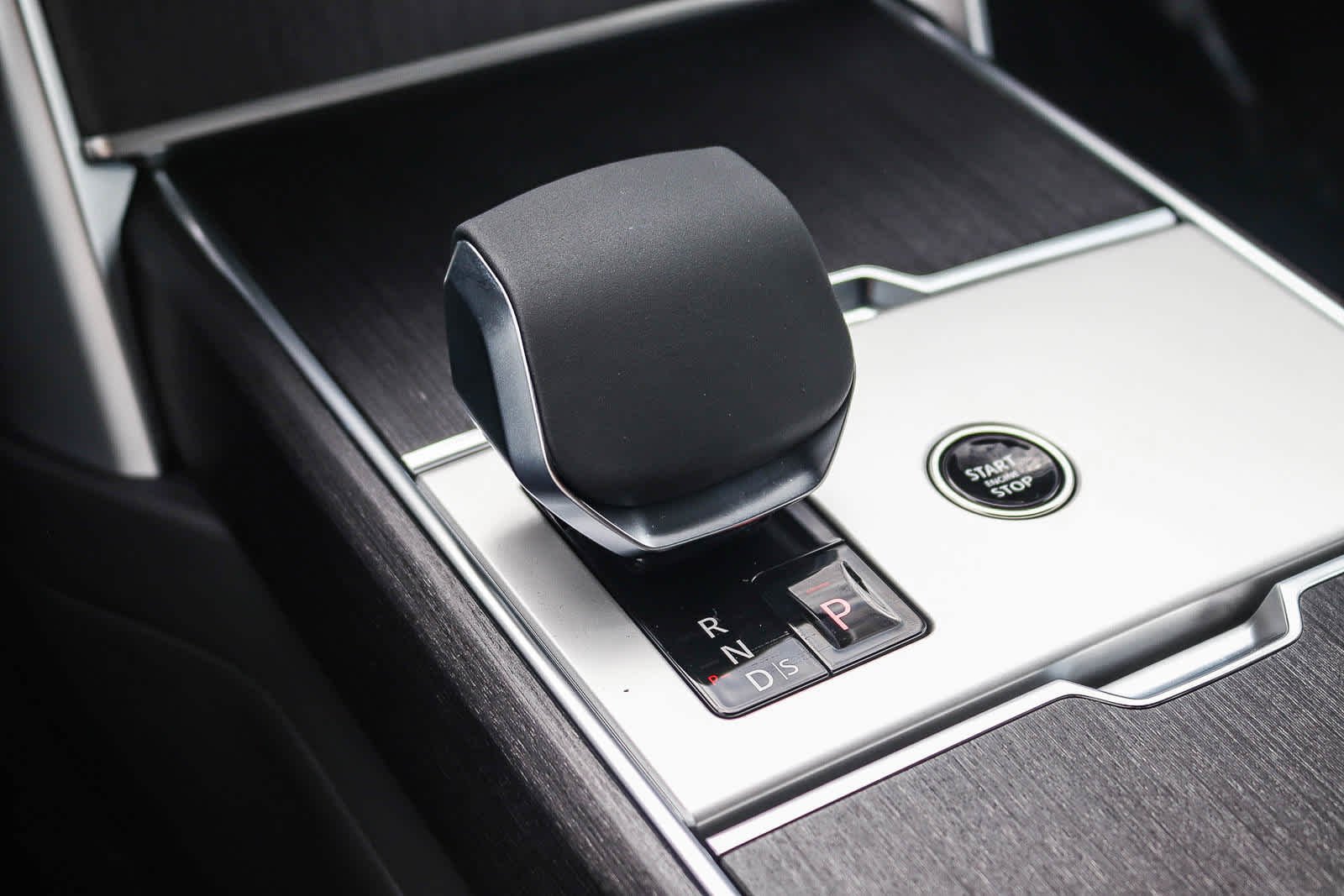 New 2026 Santorini Black Land Rover SE image 22