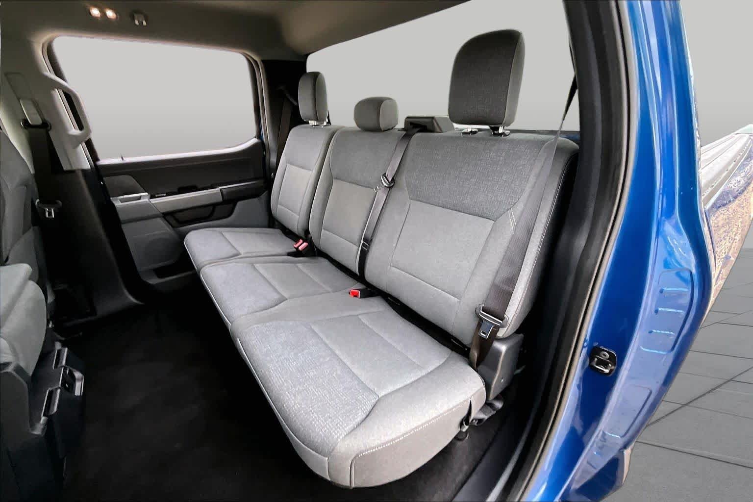 Used 2025 Atlas Blue Metallic Ford XLT image 21