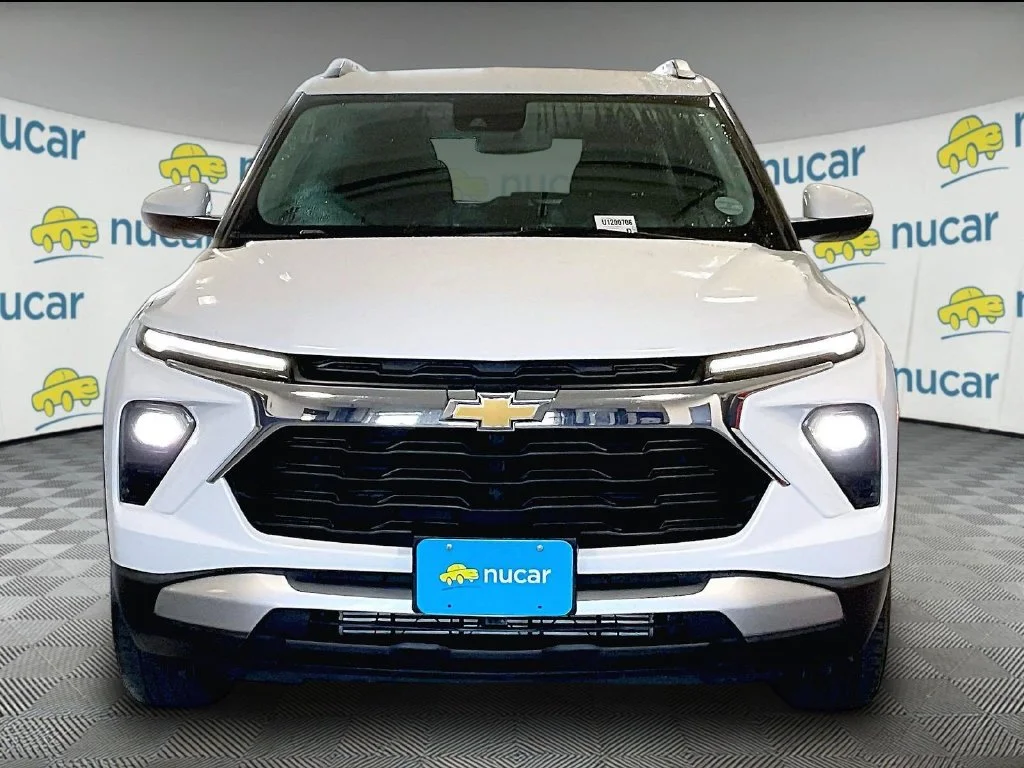 Used 2025 White Chevrolet LT image 2