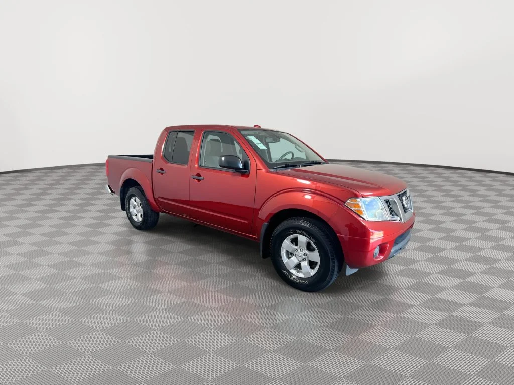 Used 2012 Red Nissan SV image 4