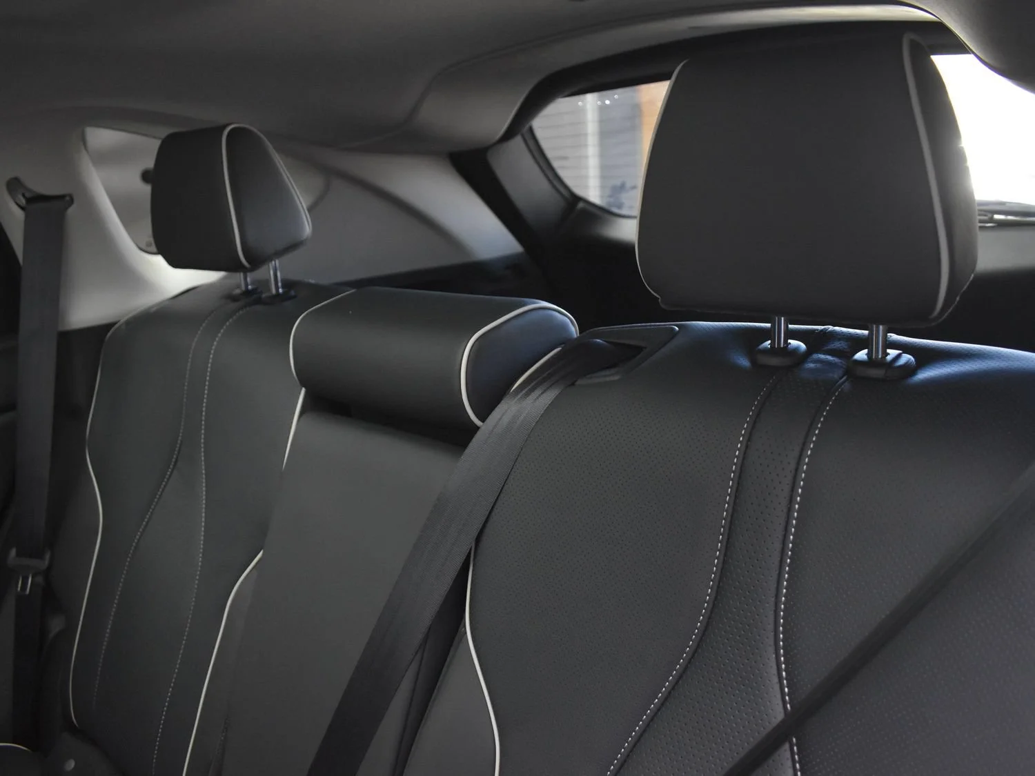 New 2026 Liquid Carbon Metallic Acura w/Advance Package image 21