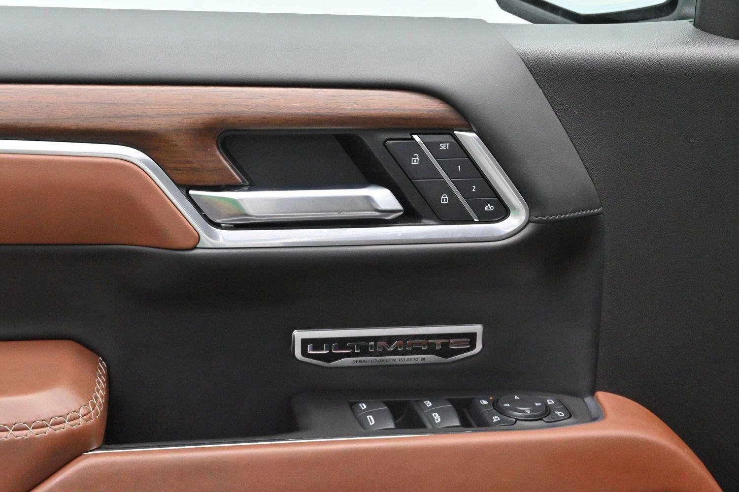 Used 2025 White Frost Tricoat GMC Denali Ultimate image 11