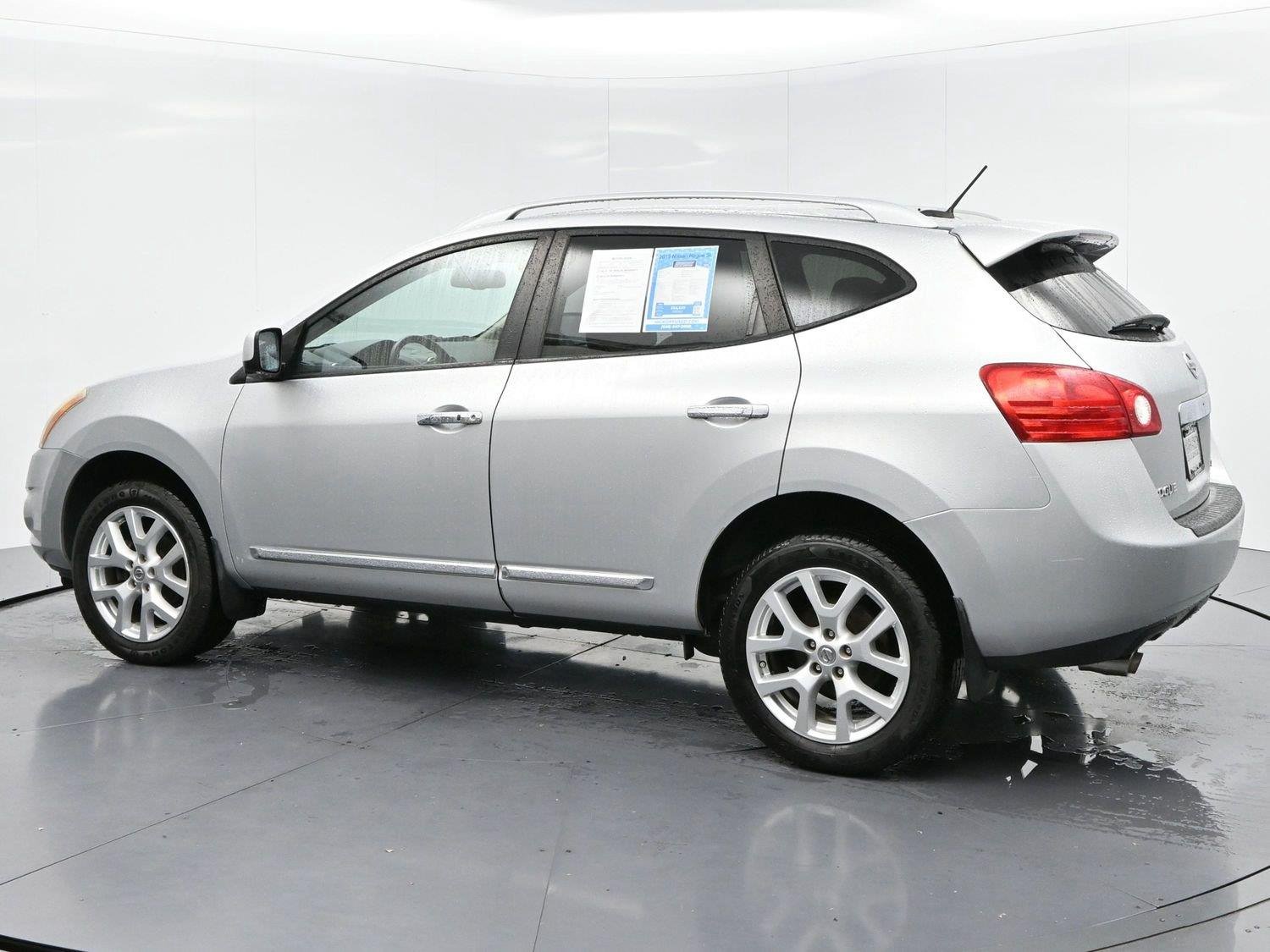 Used 2013 Brilliant Silver Nissan SL image 5