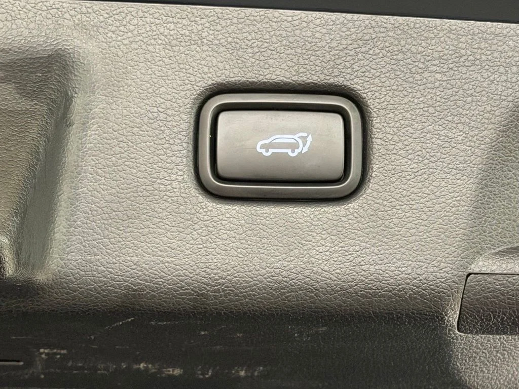 Used 2024 White Hyundai SEL image 30