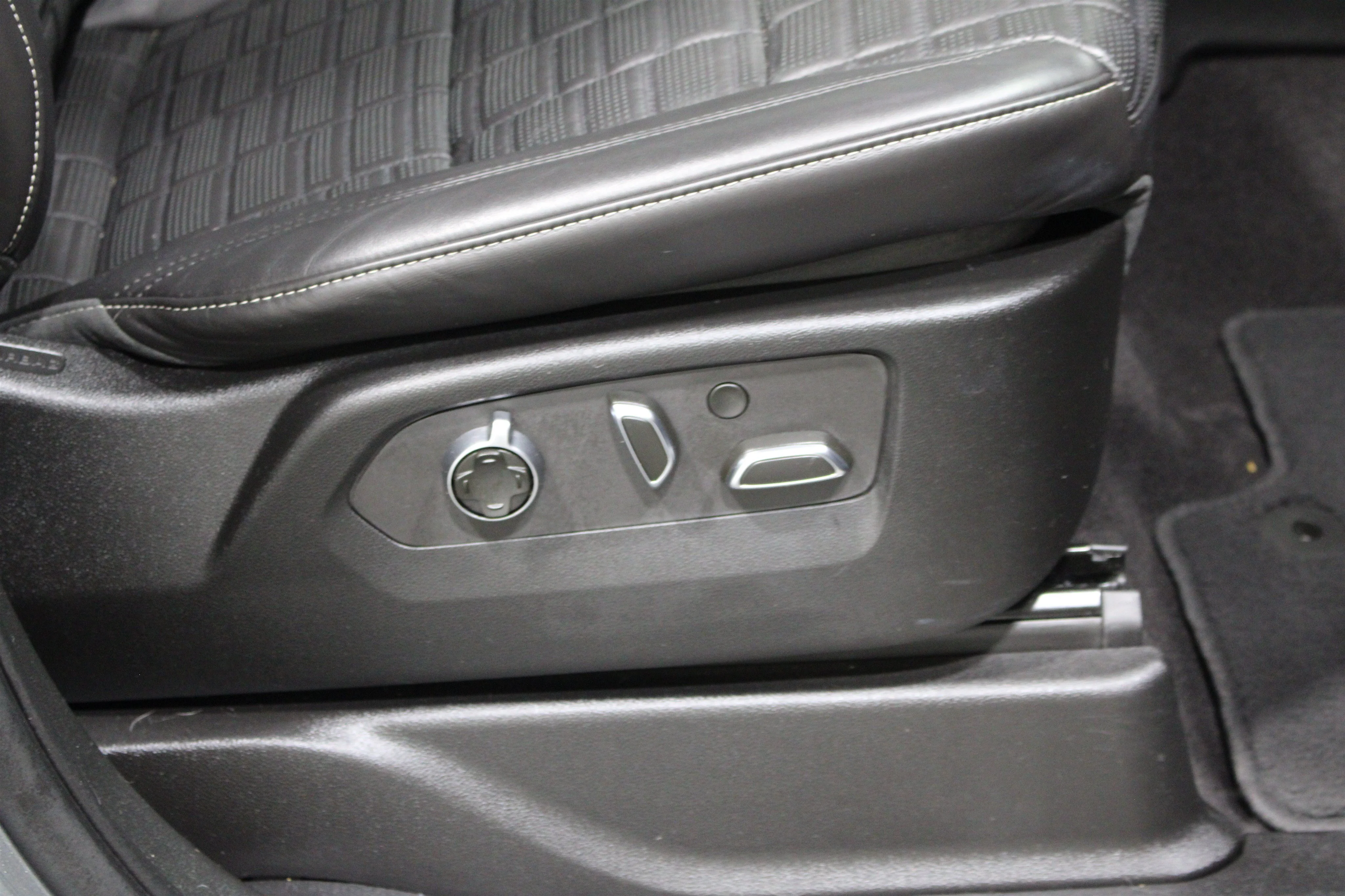 2022 Cadillac Escalade ESV Sport Platinum - Photo 31