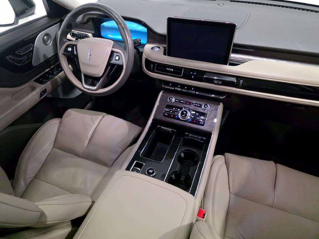 Used 2024 White Metallic Lincoln Reserve image 15