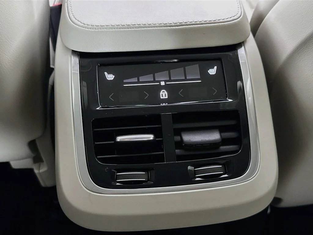 Used 2022 White Volvo T8 Inscription 6 Passenger image 32