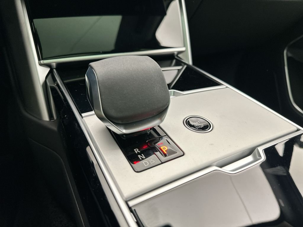 New 2026 Santorini Black Land Rover SE image 20