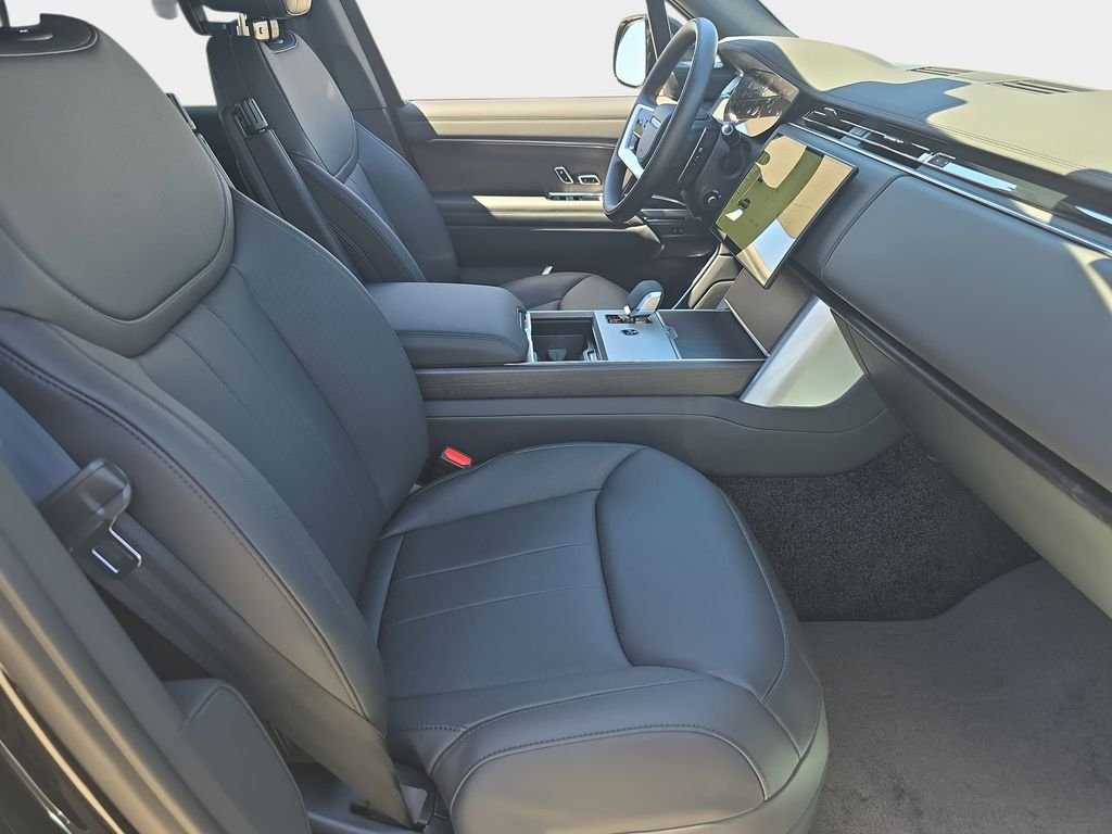 New 2026 Santorini Black Land Rover SE image 10