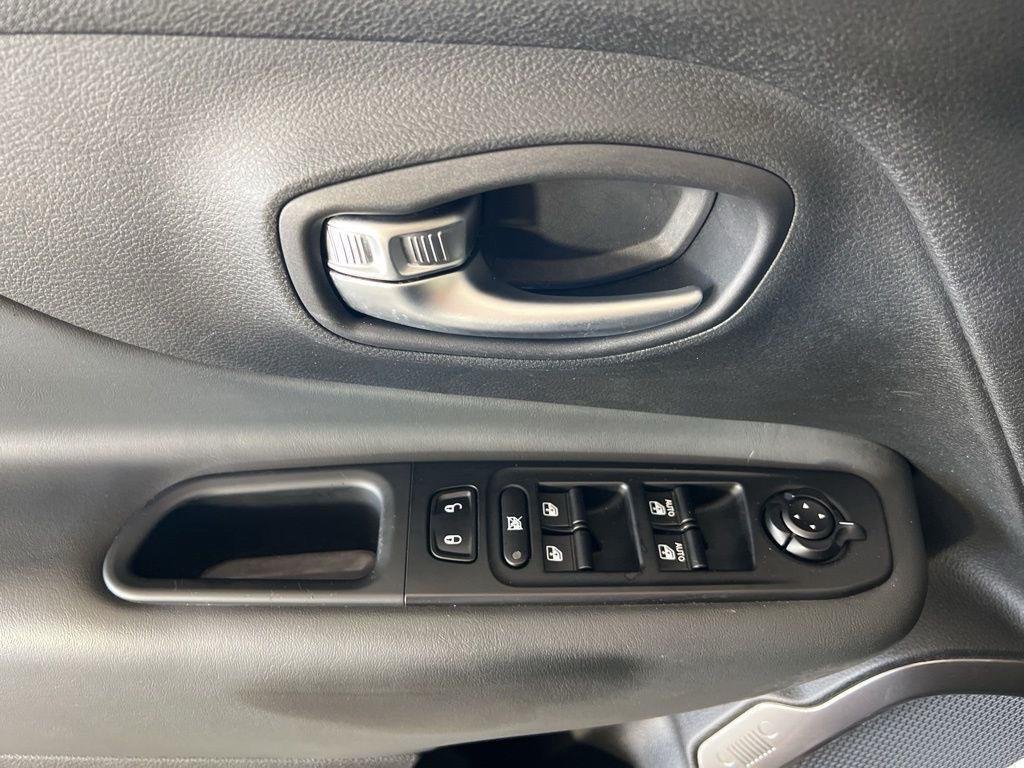 Used 2022 Graphite Gray Jeep Latitude image 15