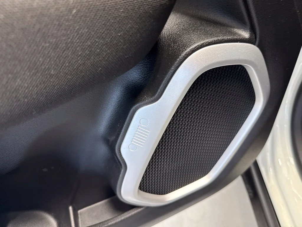Used 2021 White Jeep Sport image 19