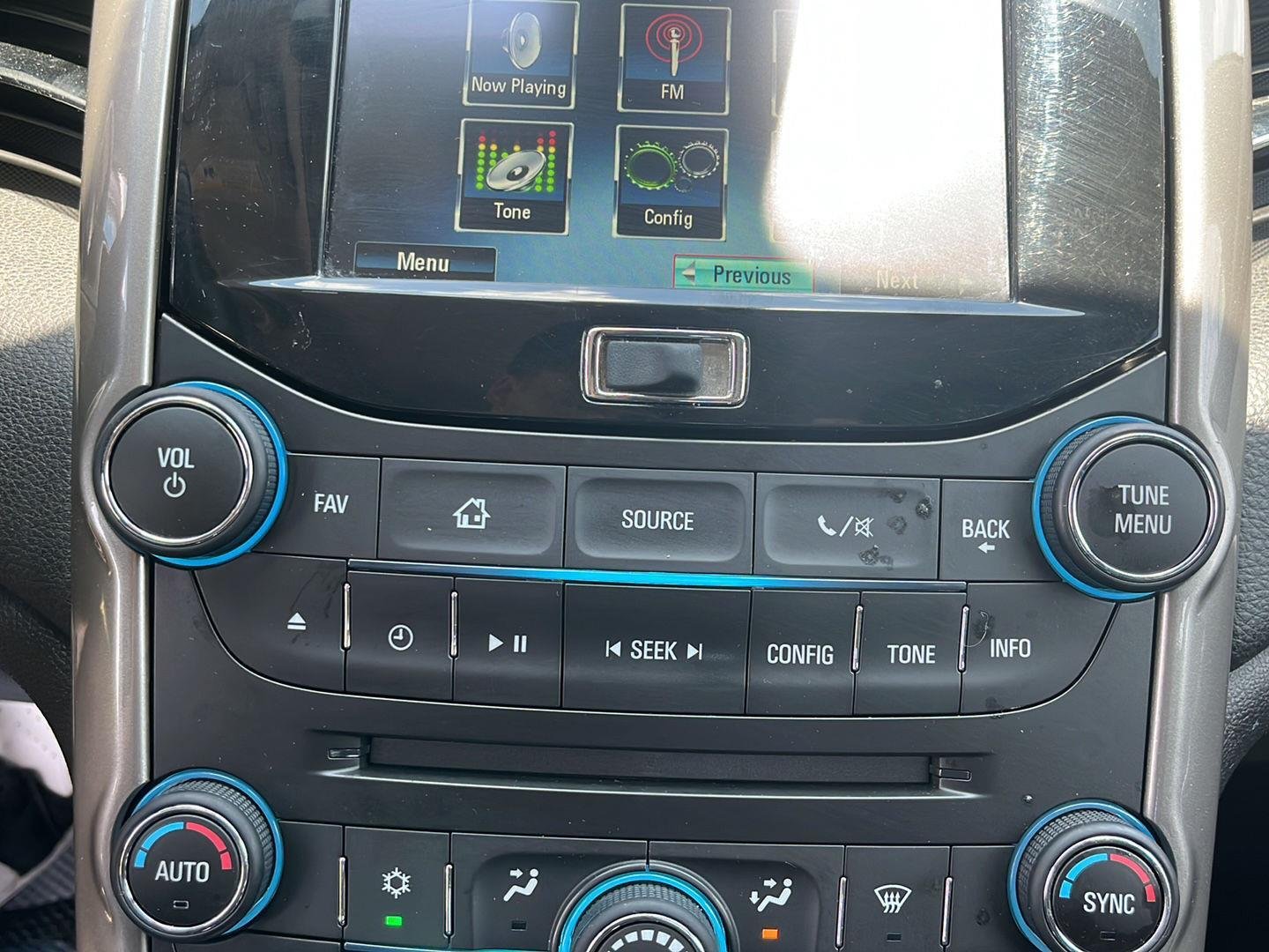 Used 2015 ATLANTIS BLUE METALLIC Chevrolet LT image 19