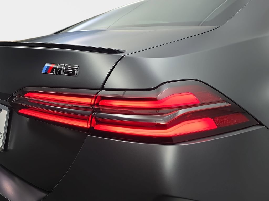 New 2026 Carbon Black Metallic BMW  image 33
