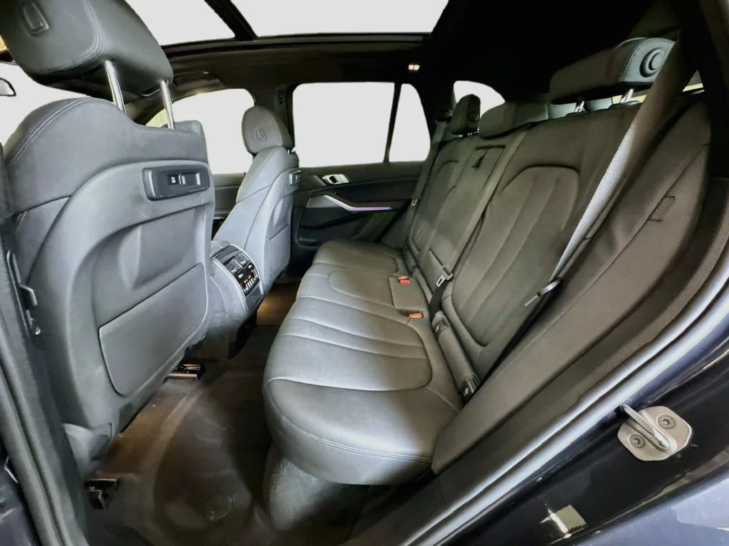 Used 2021  BMW xDrive40i image 28
