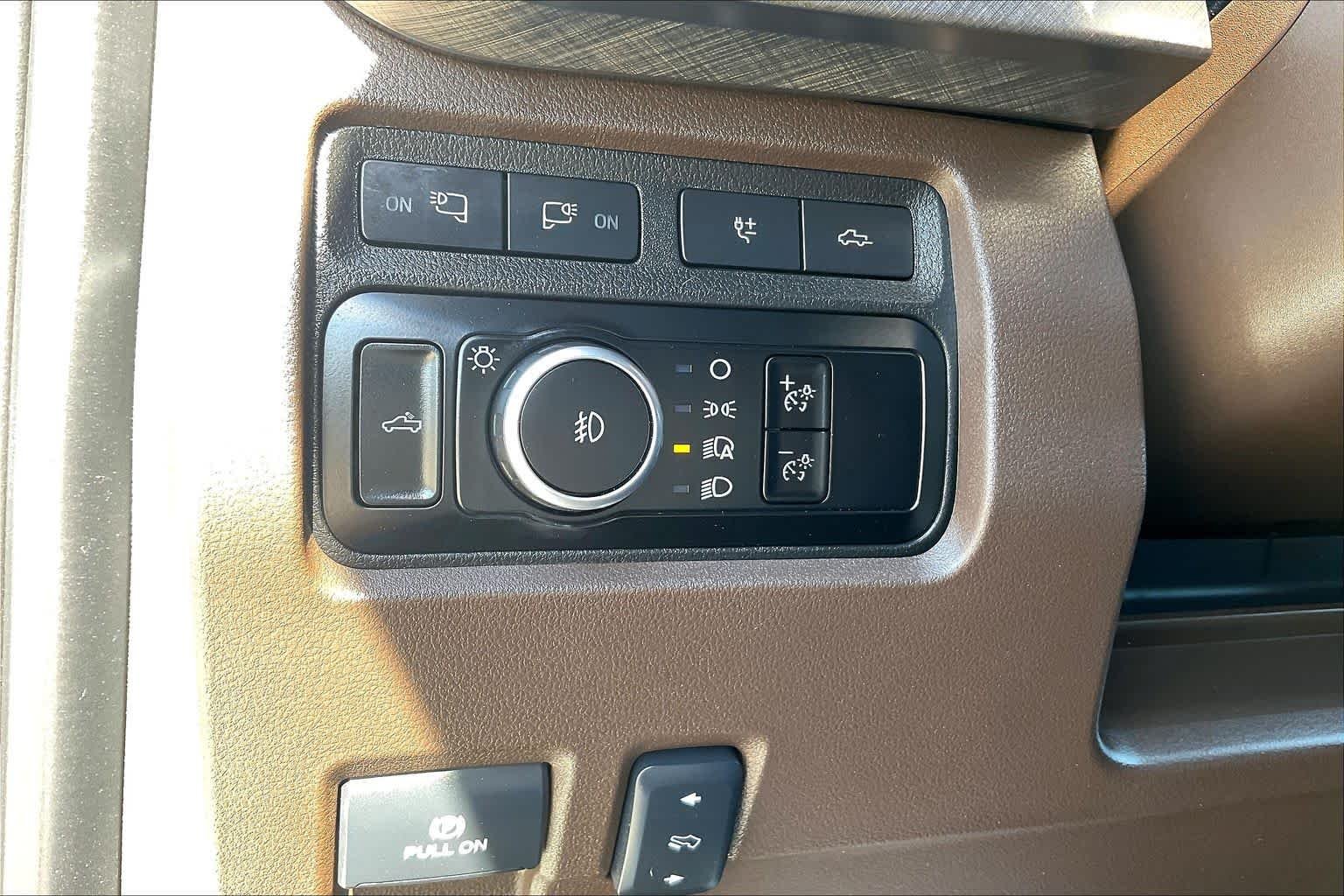 Used 2023 Star White Metallic Tri-Coat/Stone Gray Ford King Ranch image 34