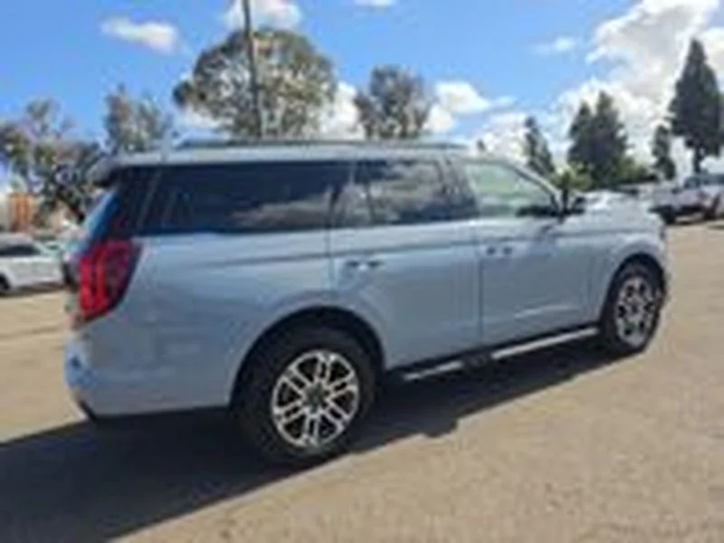 Used 2025 Glacier Gray Metallic TriCoat Ford Active image 3
