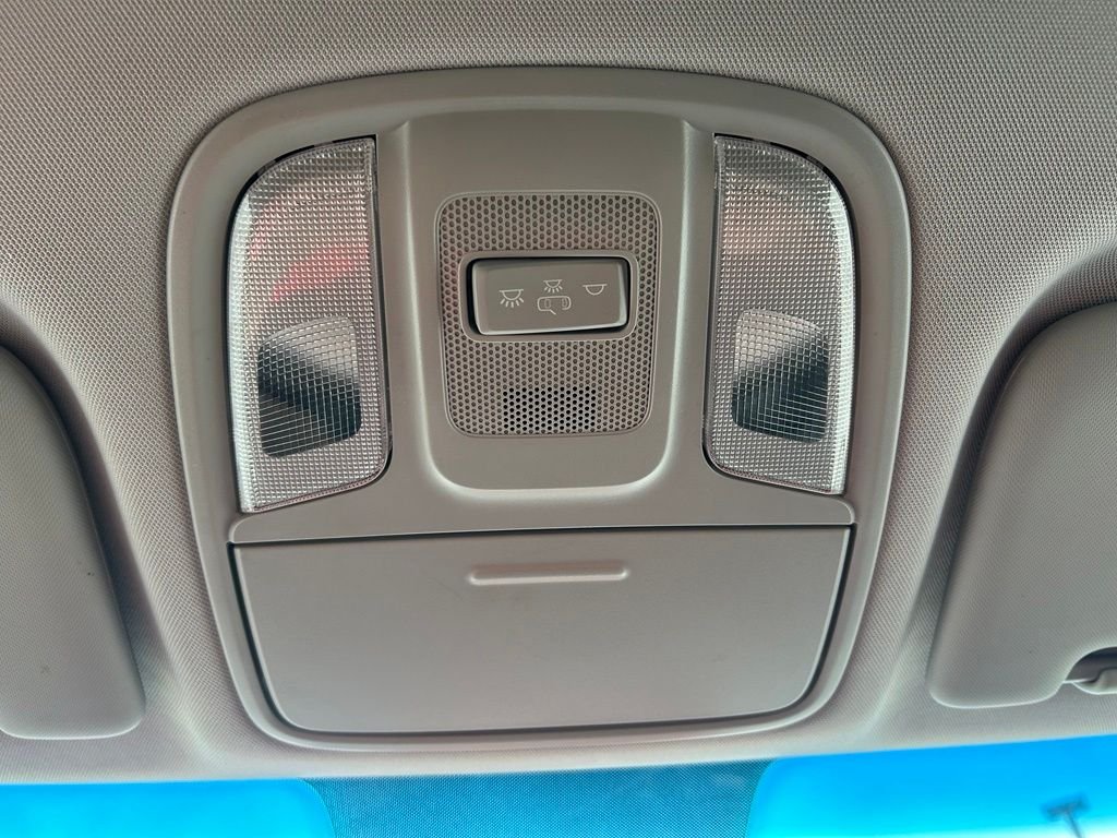 Used 2018 White Kia LX image 25