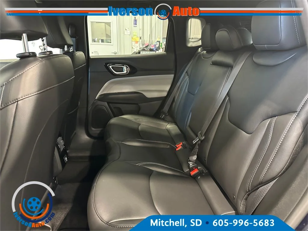 New 2026 Fathom Blue Pearl-Coat Exterior Paint Jeep Limited image 24