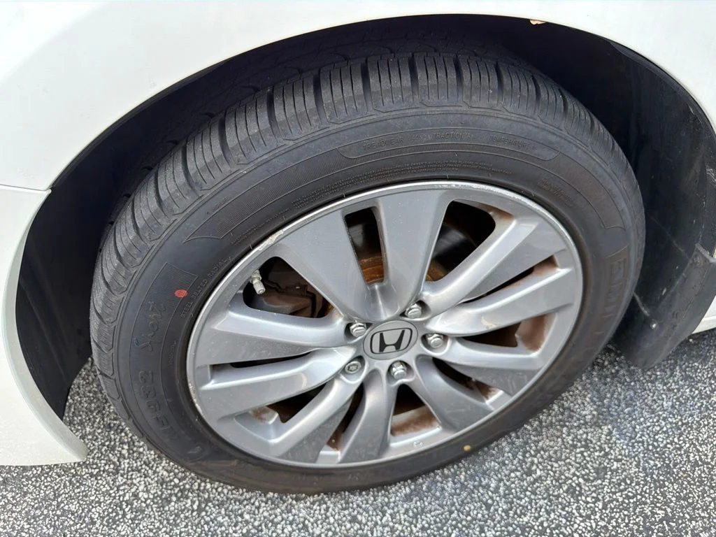 Used 2011 White Honda EX-L image 2
