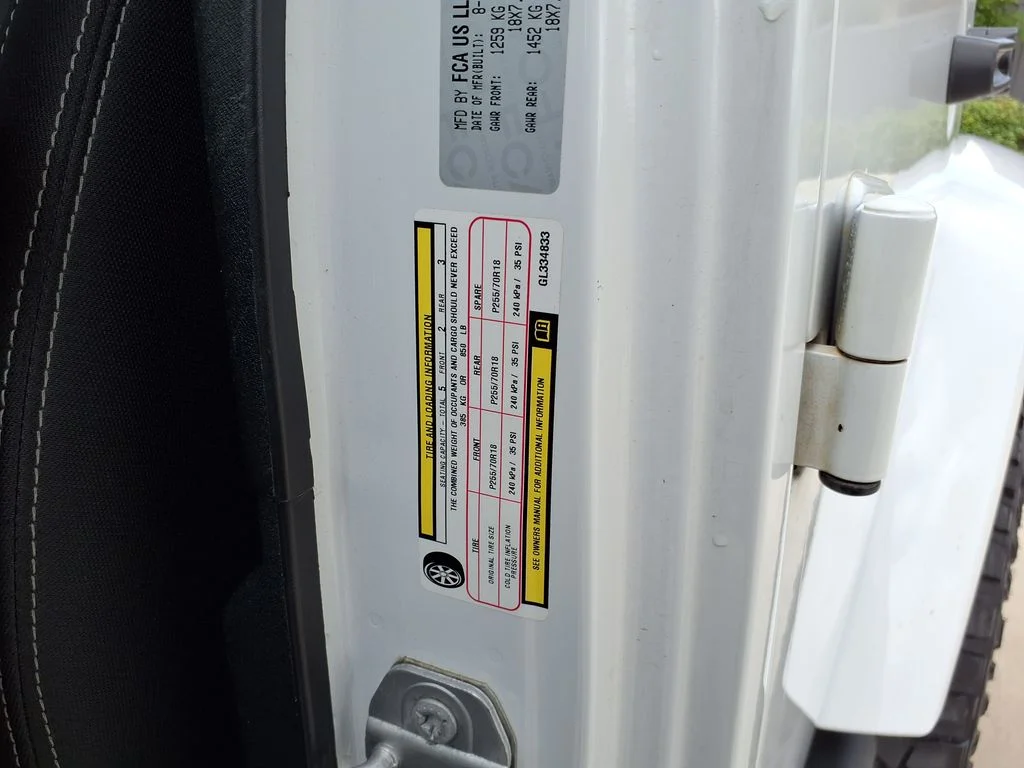 Used 2016 White Jeep Unlimited Sahara image 31