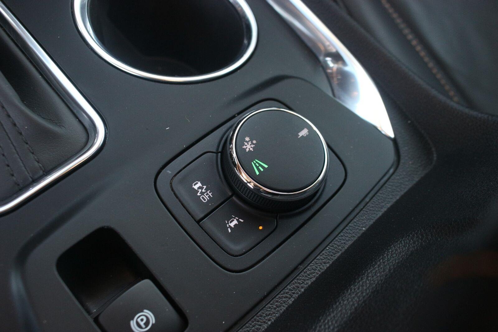 Used 2021 SUMMIT WHITE Chevrolet Premier image 24